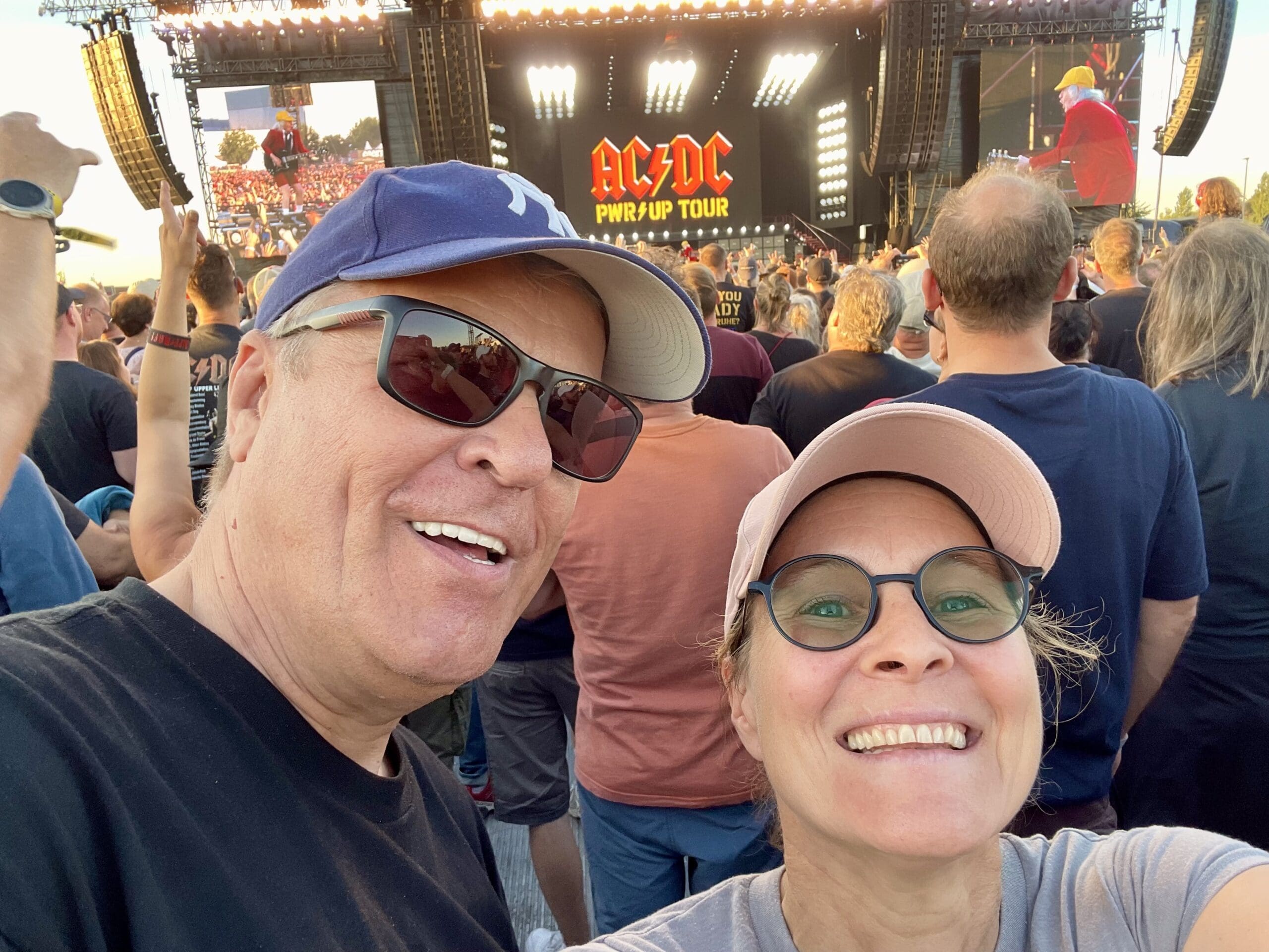 Claudia und Klaas auf AC/DC